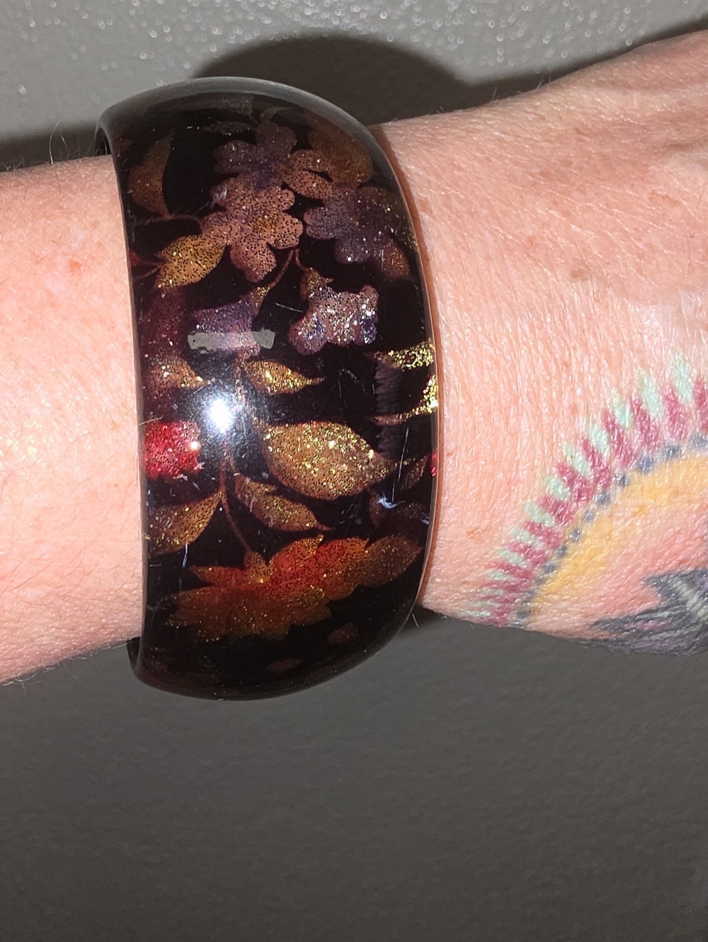 Vintage Floral Glitter Resin Lucite Bangle Bracelet